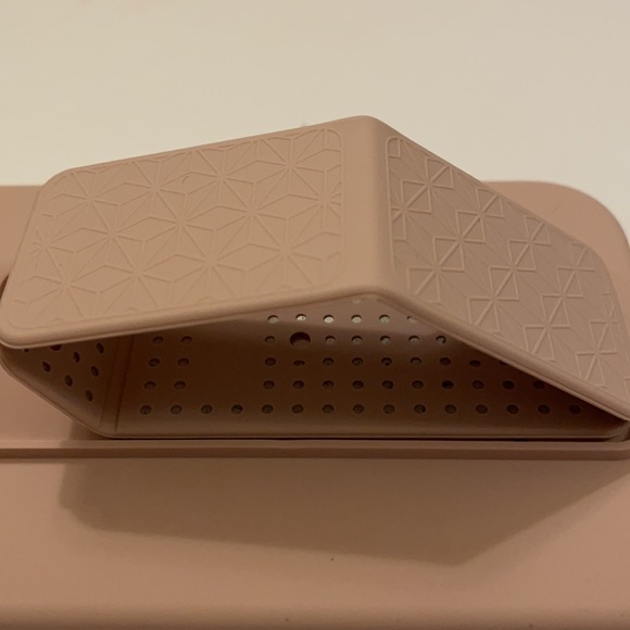 Laudtec Pink Silicon Cell Phone Case with Magnetic Strip IPhone 13 Compatible - Picture 7 of 7